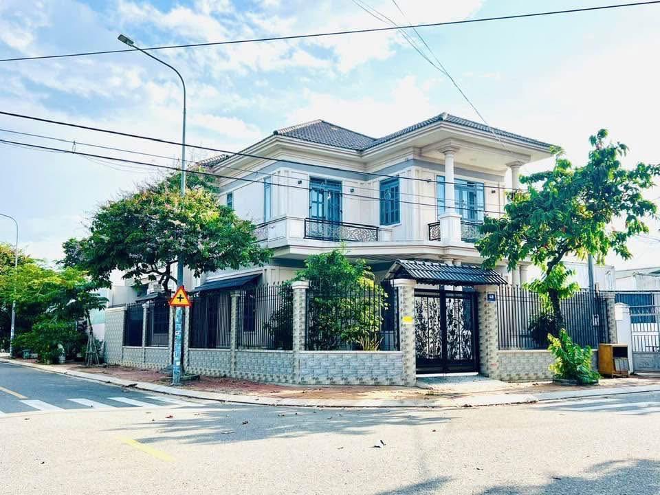 Bán biệt thự căn góc tại trung tâm TP Bà Rịa BRVT diện tích 200m